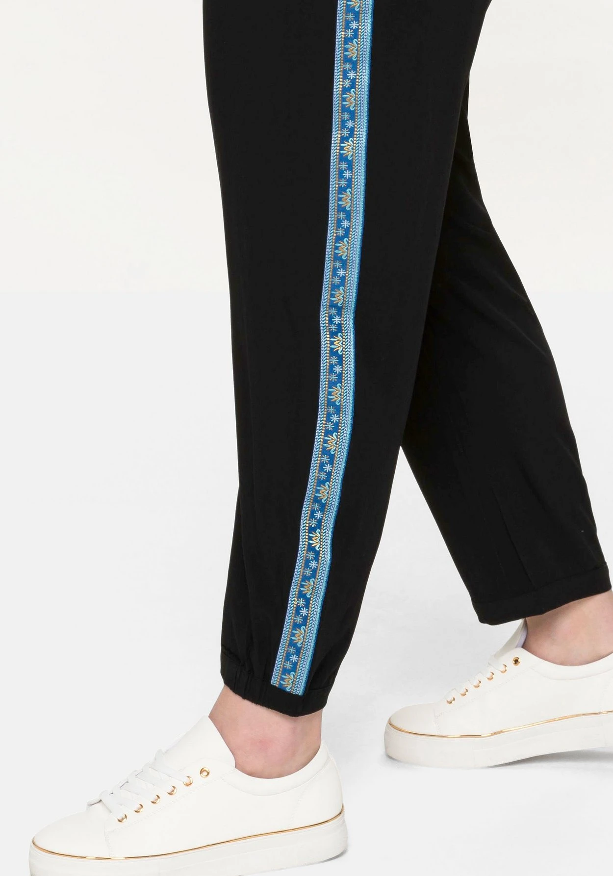 Sheego Joggpants Mit Seitlichem Tape Und Bindeband – Bild 8