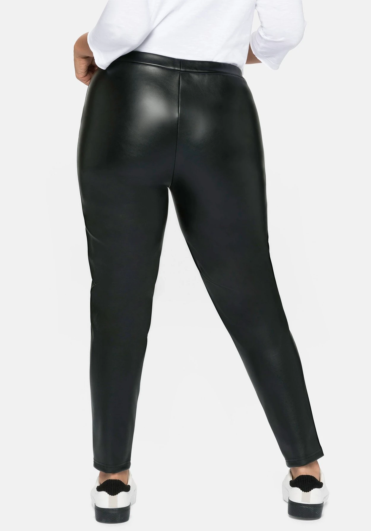 Sheego Leggings In Lederoptik, Mit Schlitz Am Saum – Bild 3