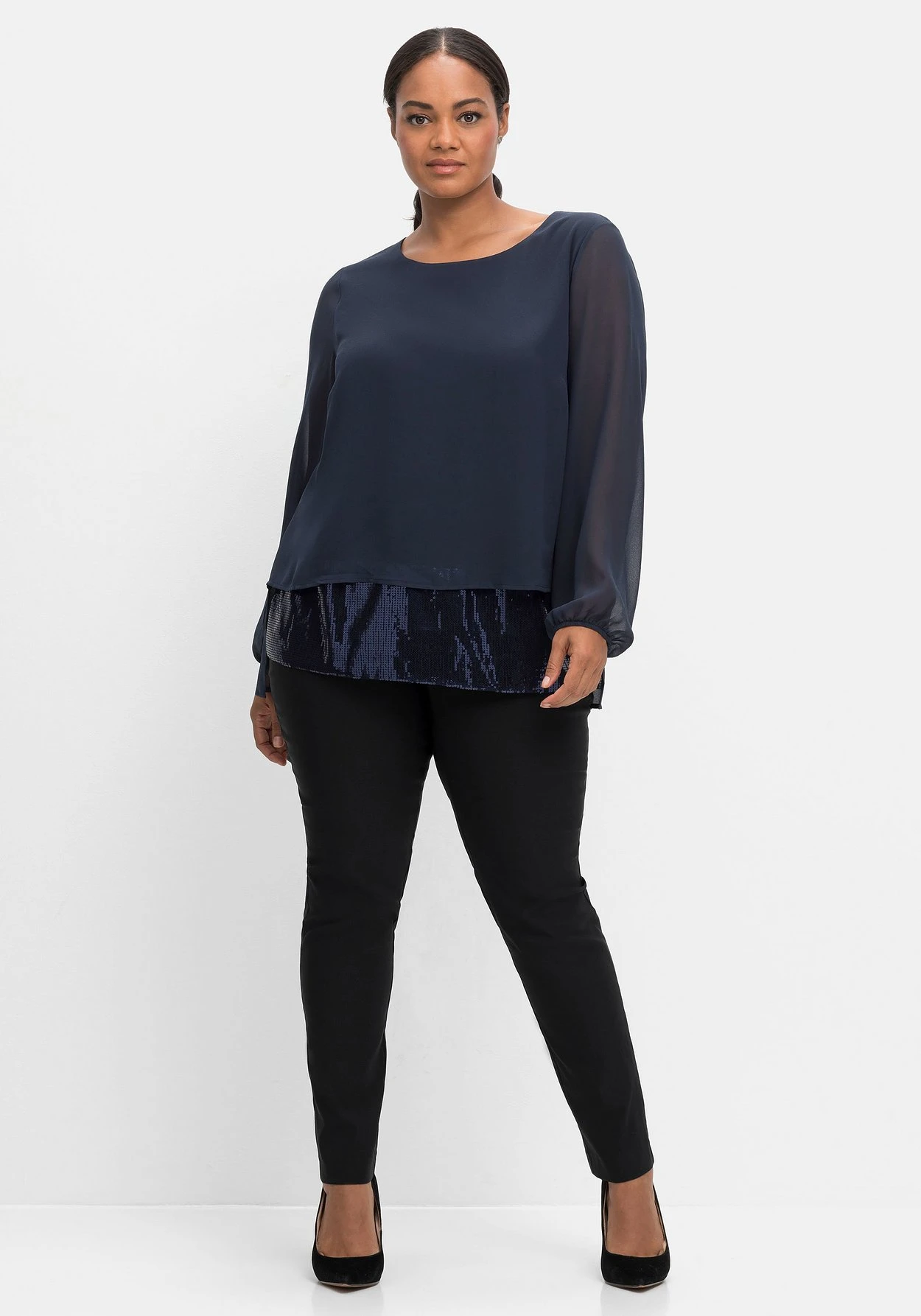 Sheego Tunika 2-in-1 Optik, Mit Pailletten Am Saum, Aus Chiffon – Bild 4