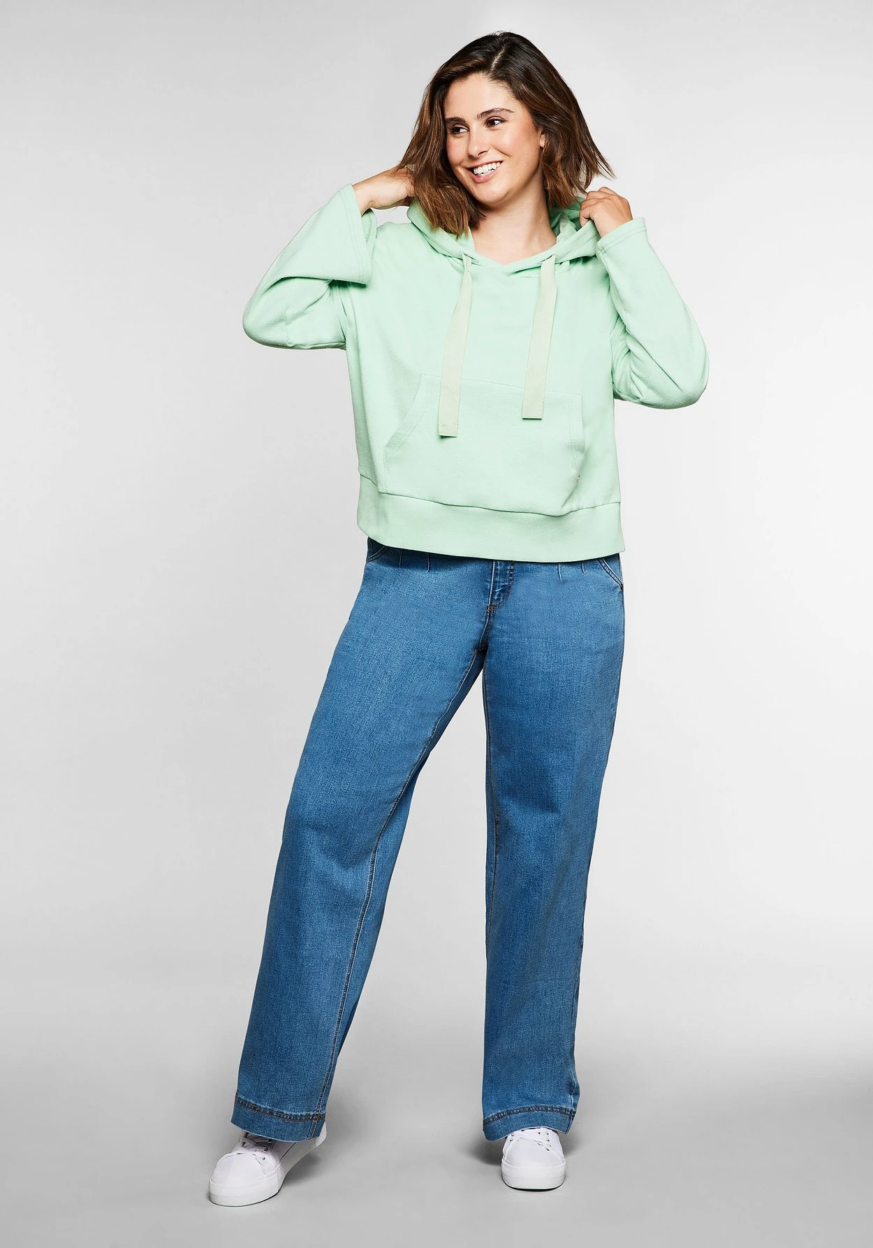 Sheego Kapuzensweatshirt In Kurzer, Weiter Form – Bild 4