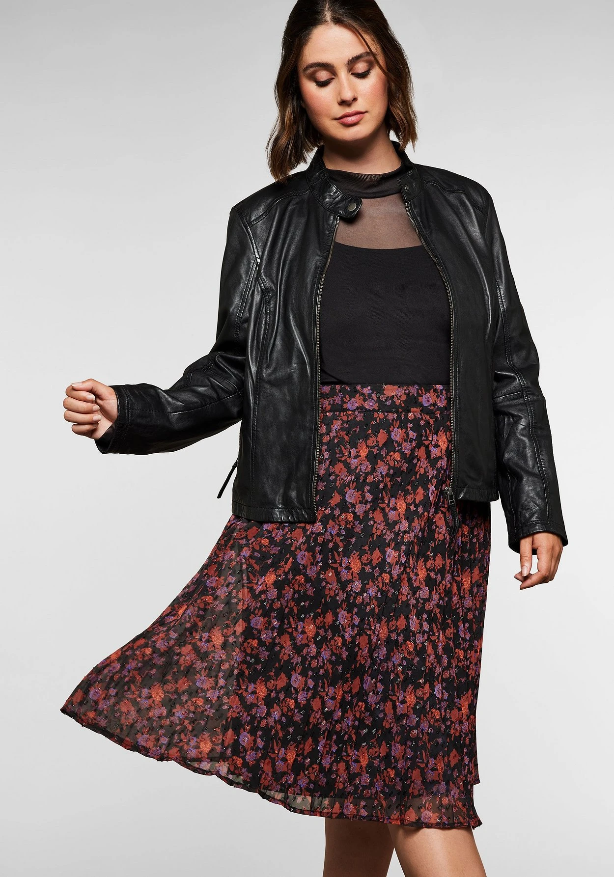 Sheego Plisseerock Mit Eingewebtem Blumenmuster – Bild 7