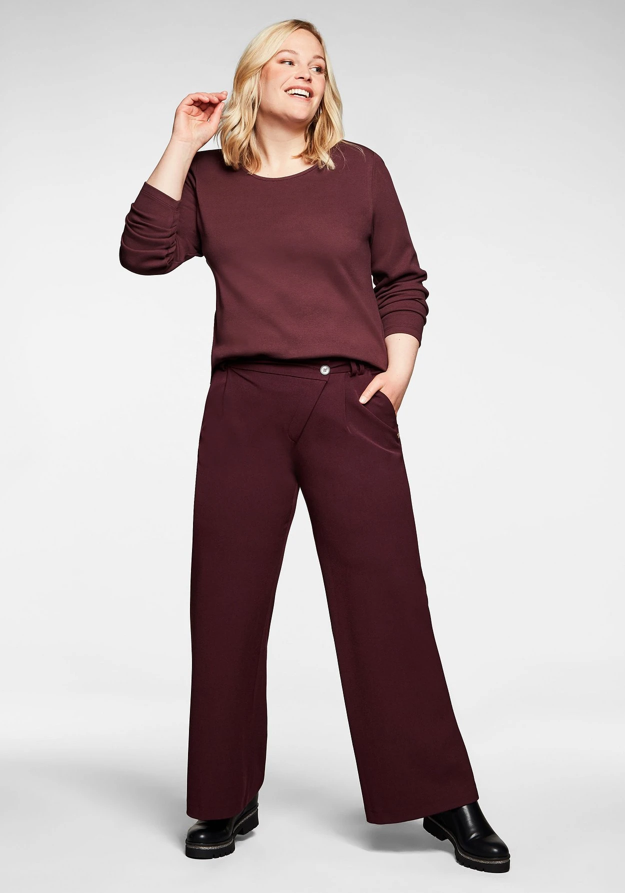 Sheego Langarmshirt Mit Schulterpads Und Rundhalsausschnitt – Bild 4