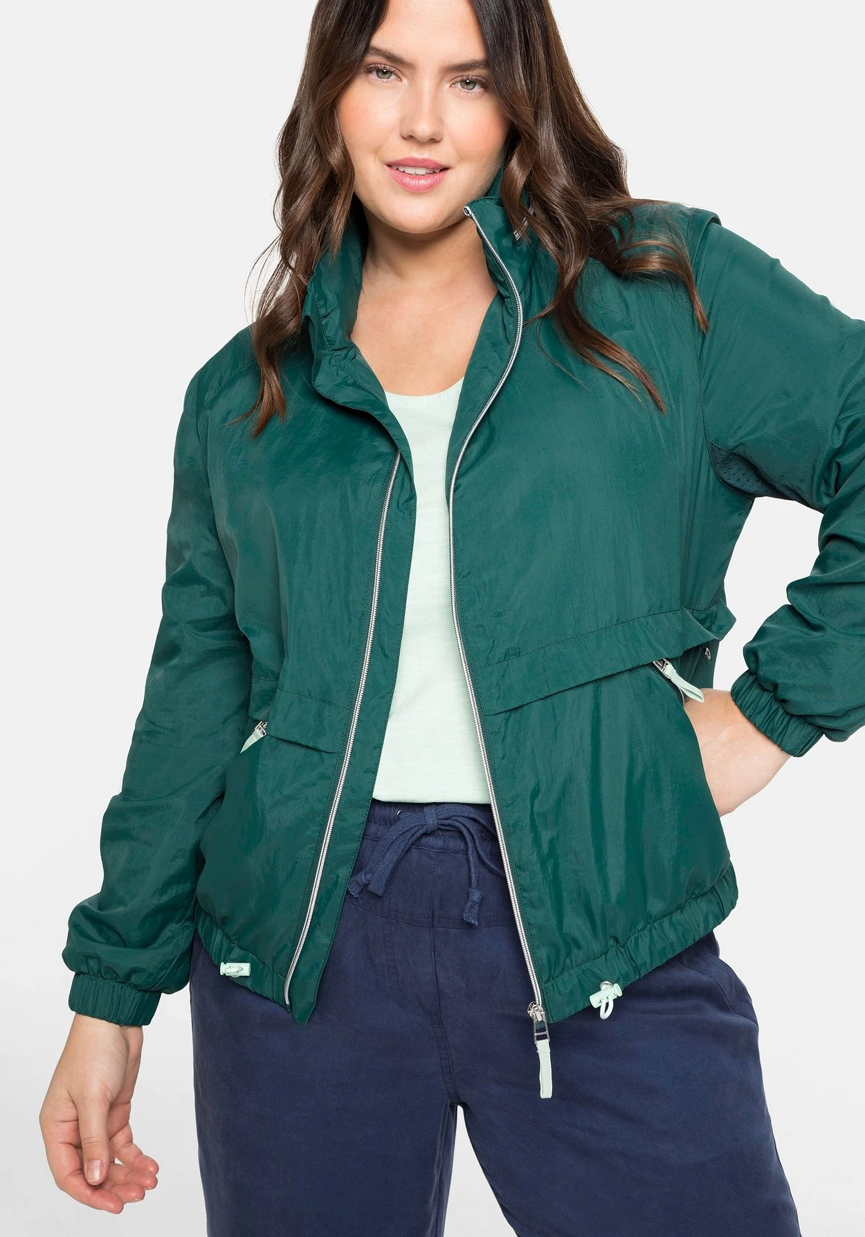 Sheego Windbreaker Mit Kapuze, In Kleiner Tasche Verstaubar – Bild 5