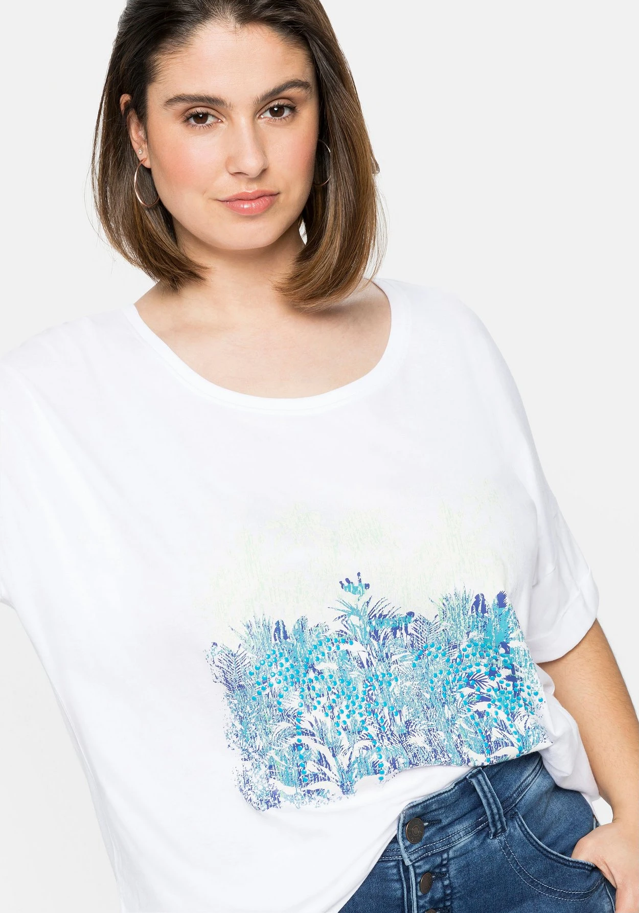 Sheego T-Shirt Mit Frontdruck Und Ärmelaufschlag – Bild 6