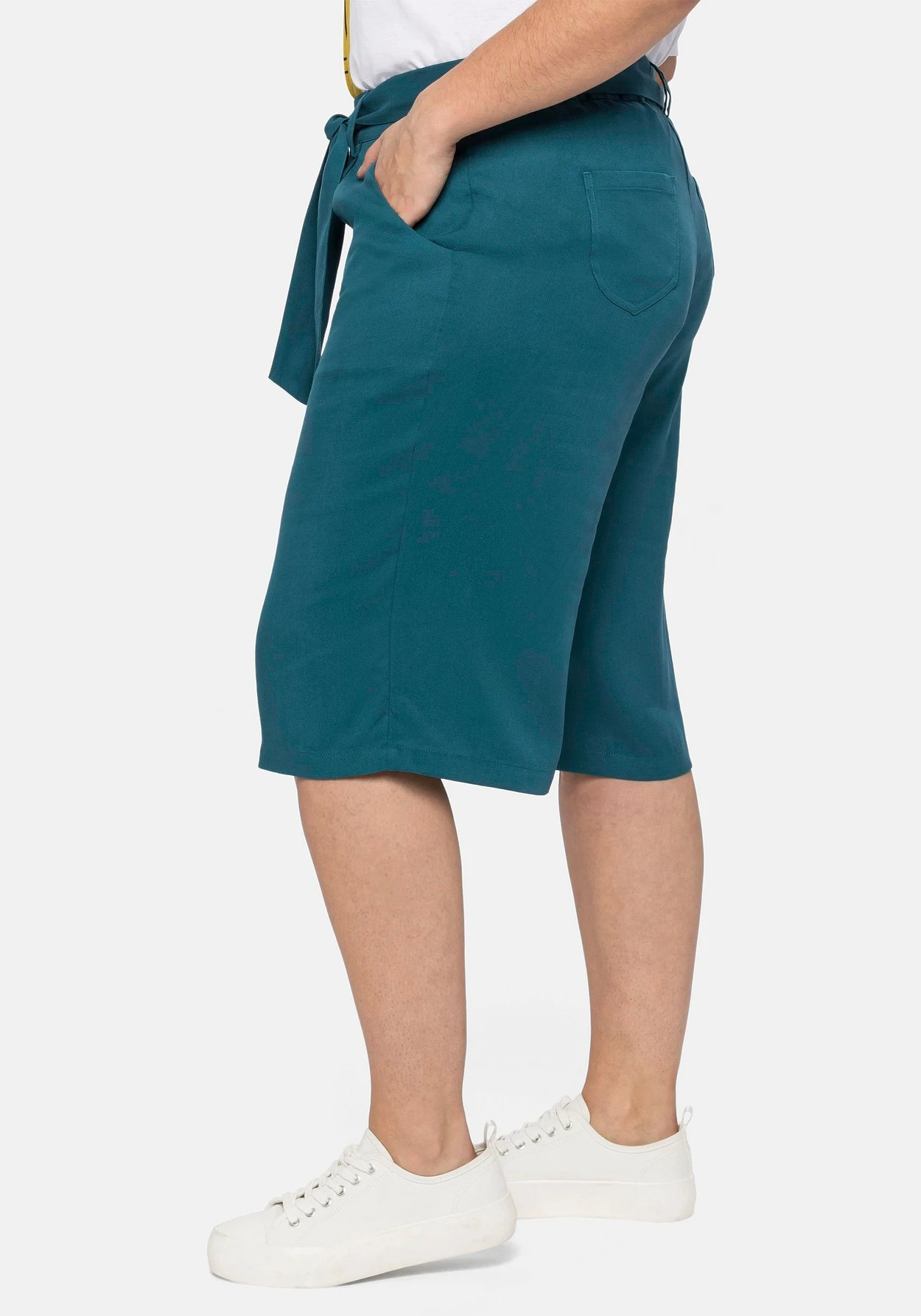 Sheego Bermudas Mit Stoffgürtel, Aus TENCEL™ Lyocell – Bild 2