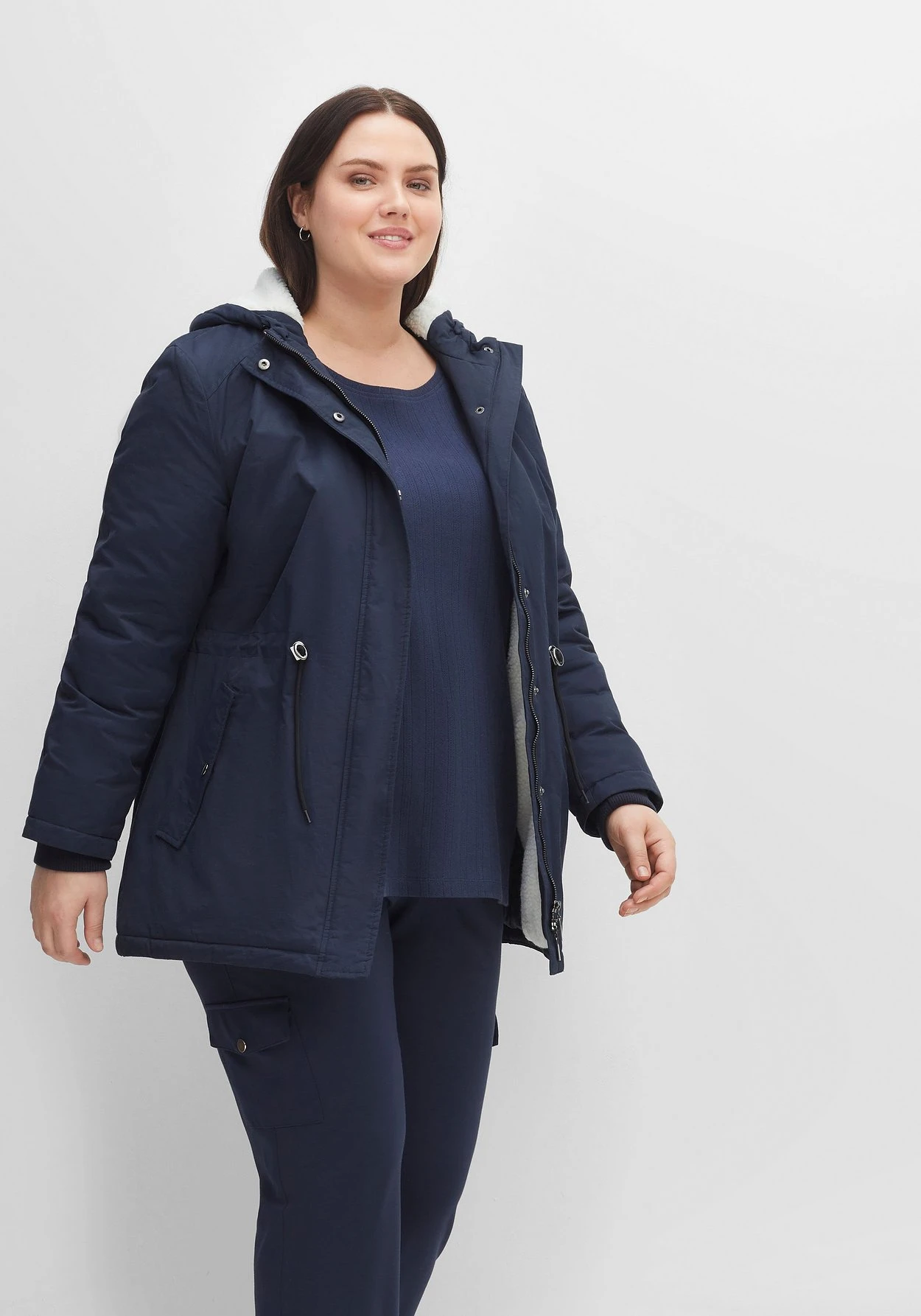 Sheego Longparka Mit Teddyfutter Und Taillen-Tunnelzug – Bild 6