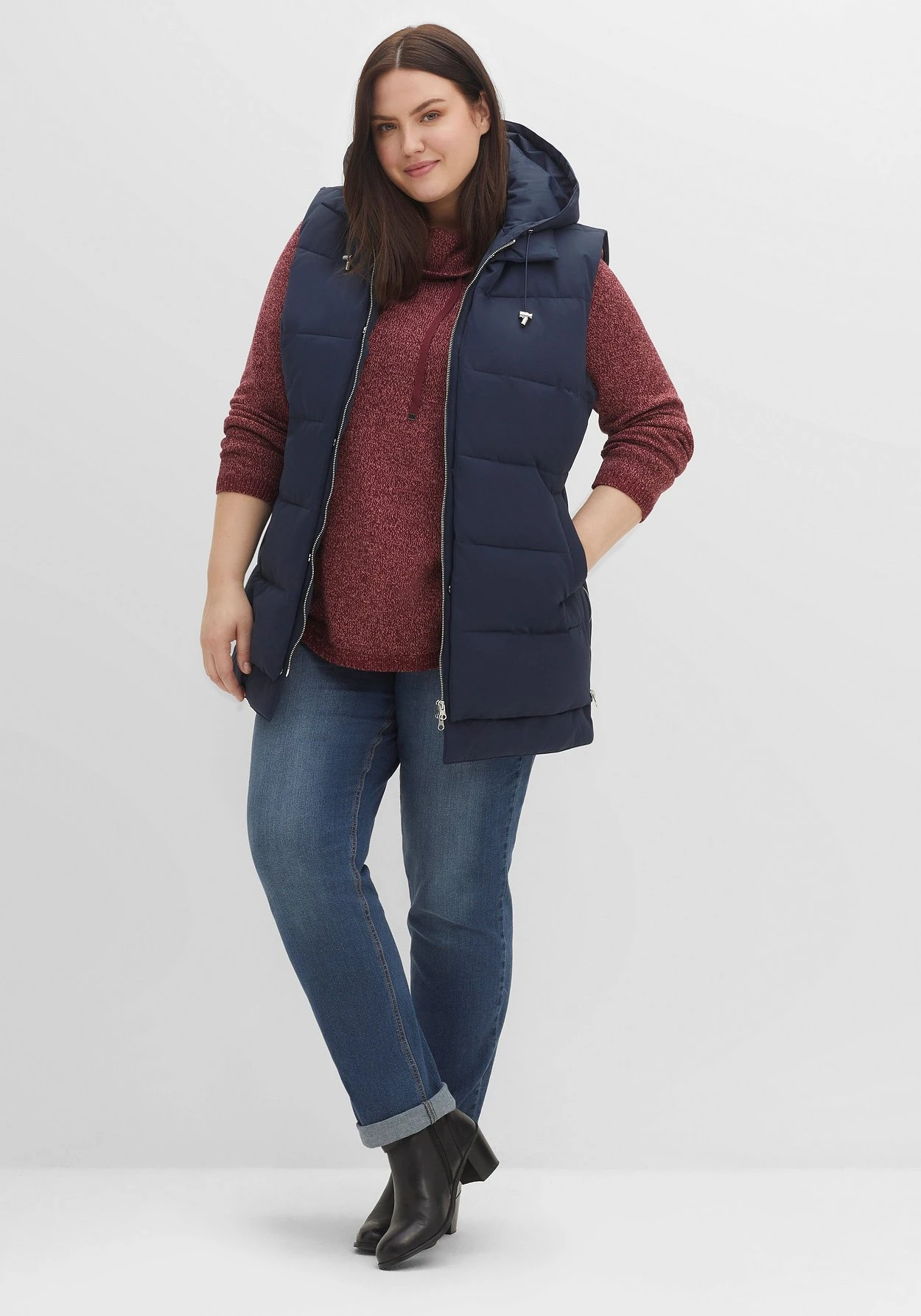 Sheego Lange Steppweste Im Lagenlook, Mit Kapuze – Bild 4