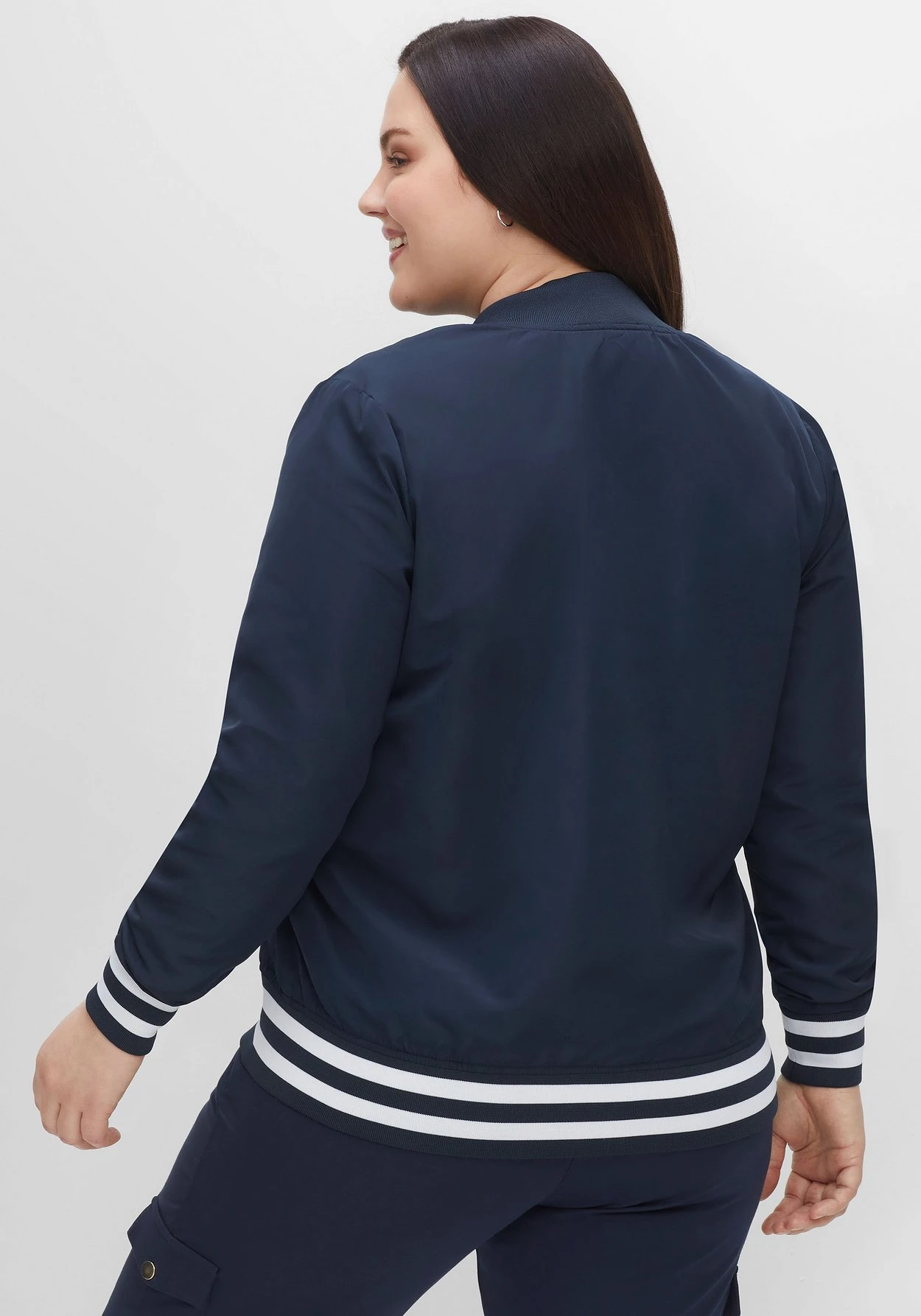 Sheego Blouson Im College-Look Mit Brust-Patch Und Ringeln – Bild 2