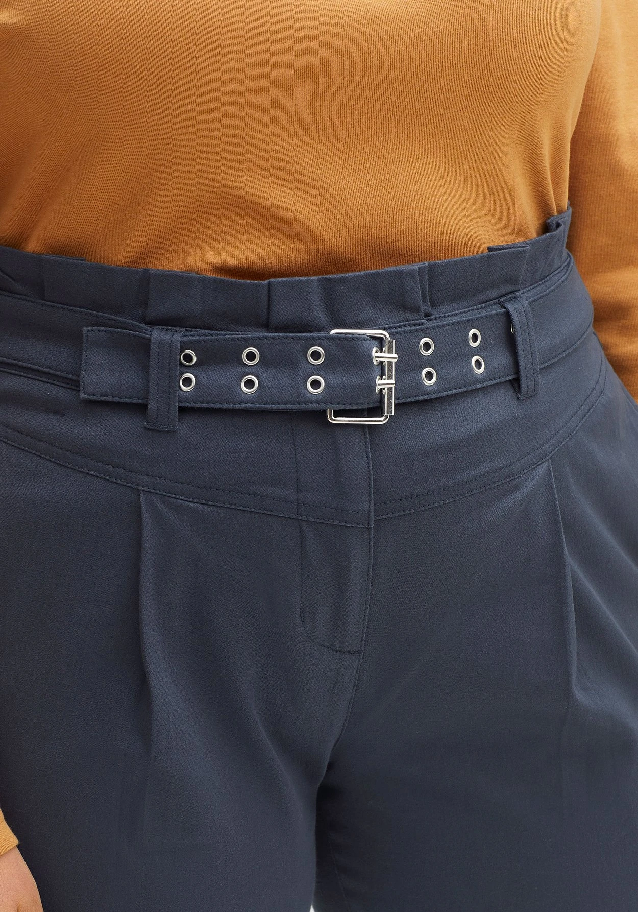 Sheego Hose Im Mom-Fit, Mit Paperbagbund Und Gürtel – Bild 6