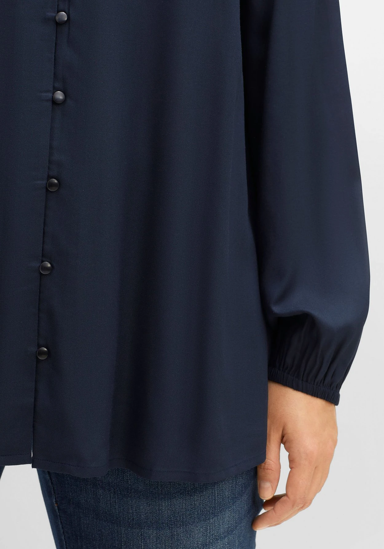 Sheego Bluse Mit Smok- Ausschnitt Und Lochmusterdetails – Bild 6