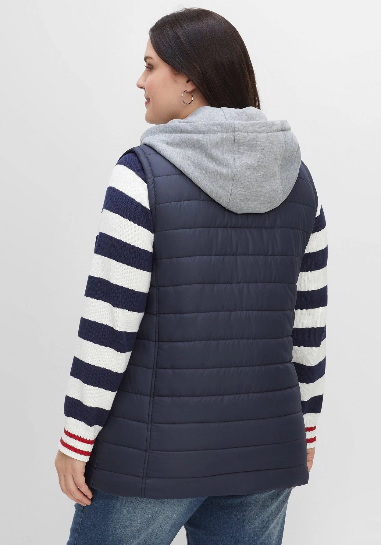 Sheego Steppweste In 2-in-1-Optik, Mit Einsatz Aus Sweat – Bild 2