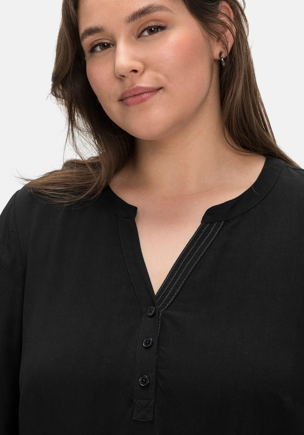 Sheego Tunika Mit V-Ausschnitt Und Kurzer Knopfleiste – Bild 5