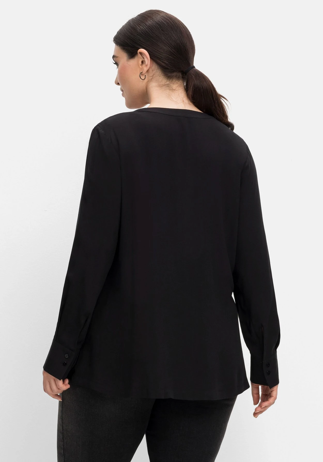 Sheego Bluse Mit V-Ausschnitt Und Pailletten – Bild 2