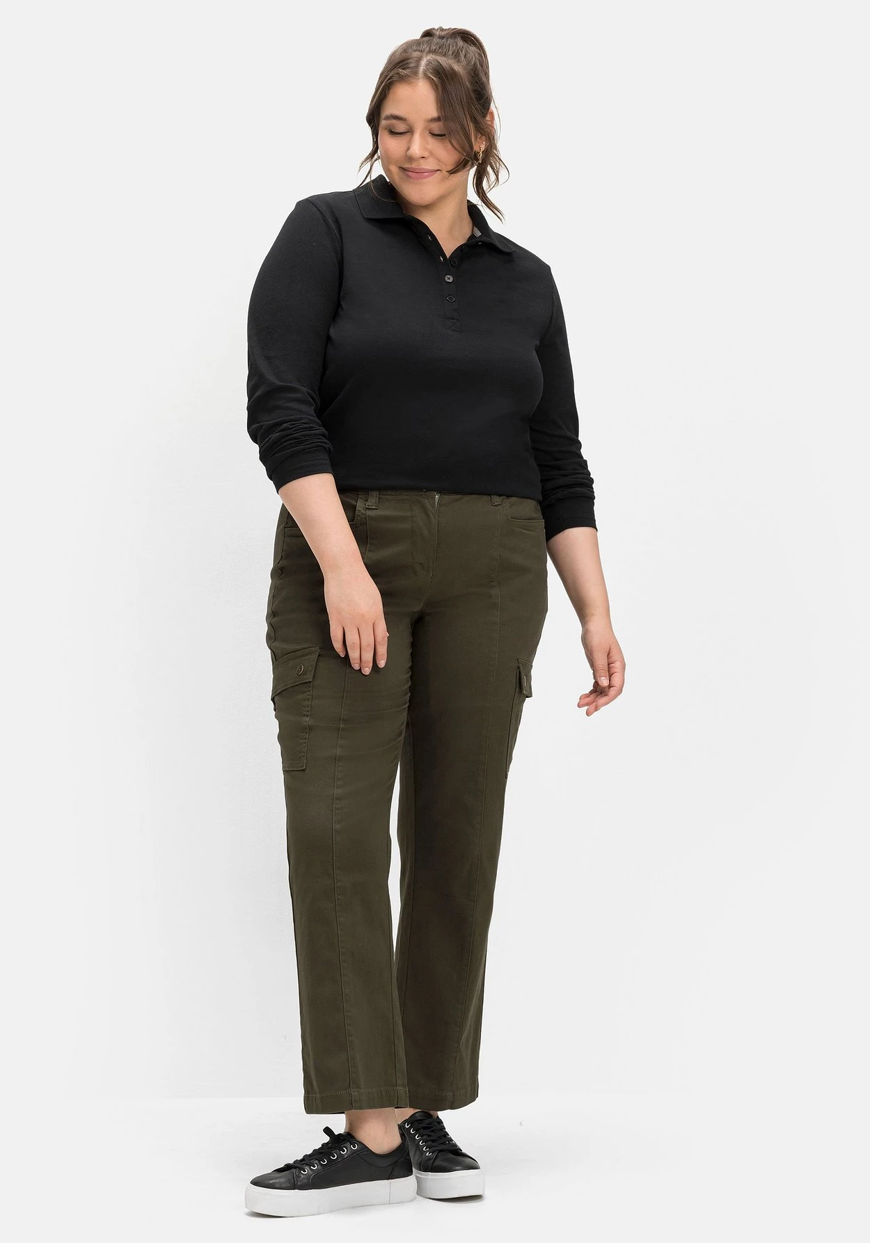 Sheego Cargohose Mit Teilgummibund, Leicht Glänzend – Bild 5