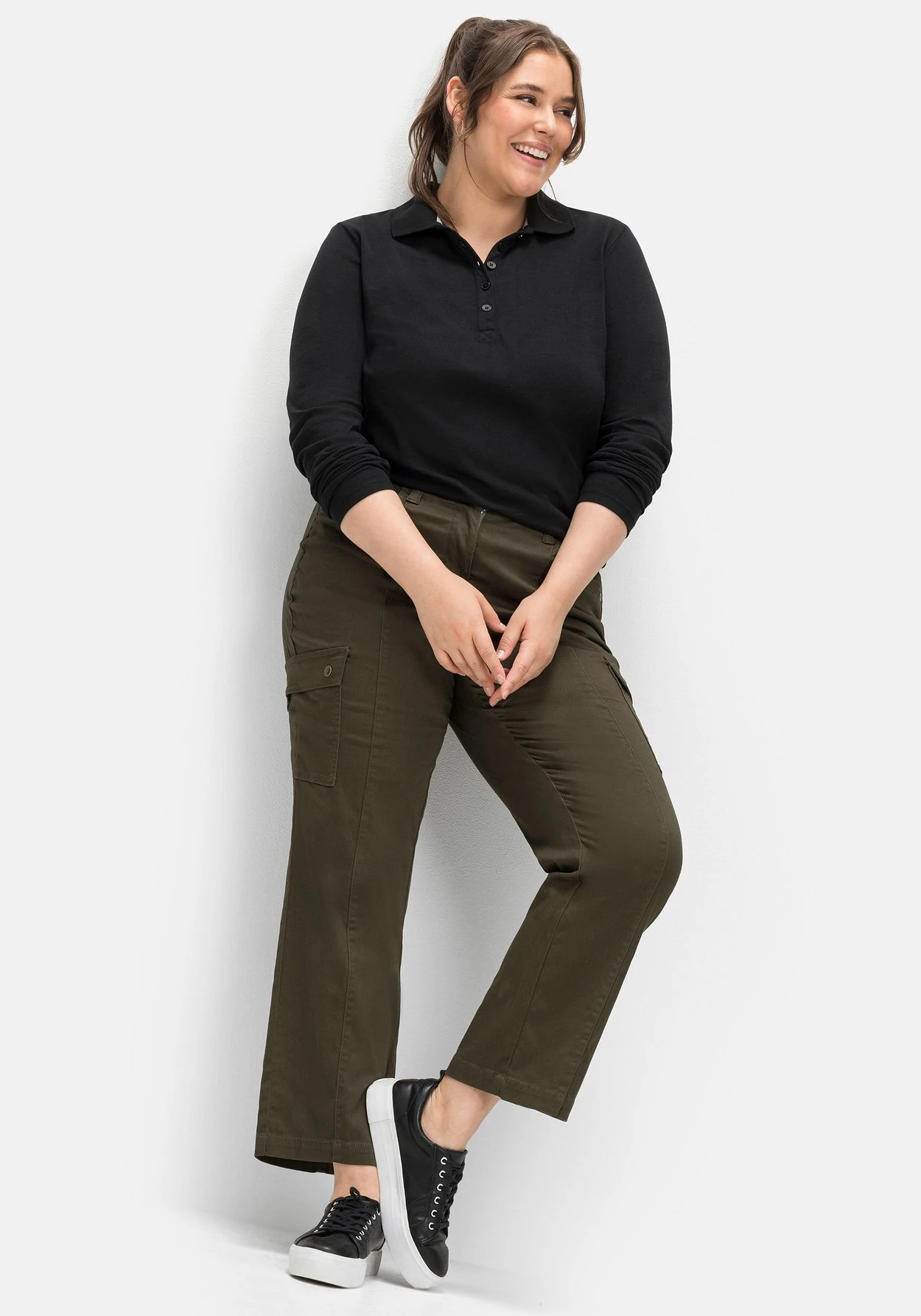 Sheego Cargohose Mit Teilgummibund, Leicht Glänzend – Bild 7