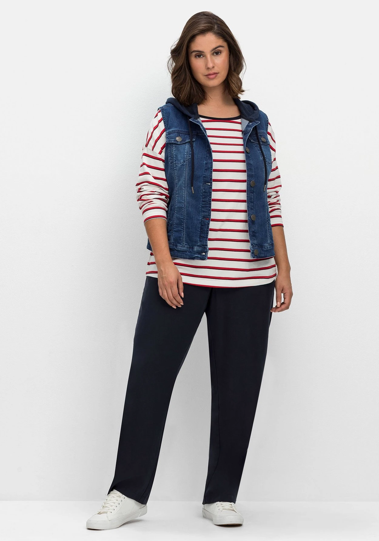 Sheego Kurze Jeansweste Mit Sweatkapuze, In Taillierter Form – Bild 4