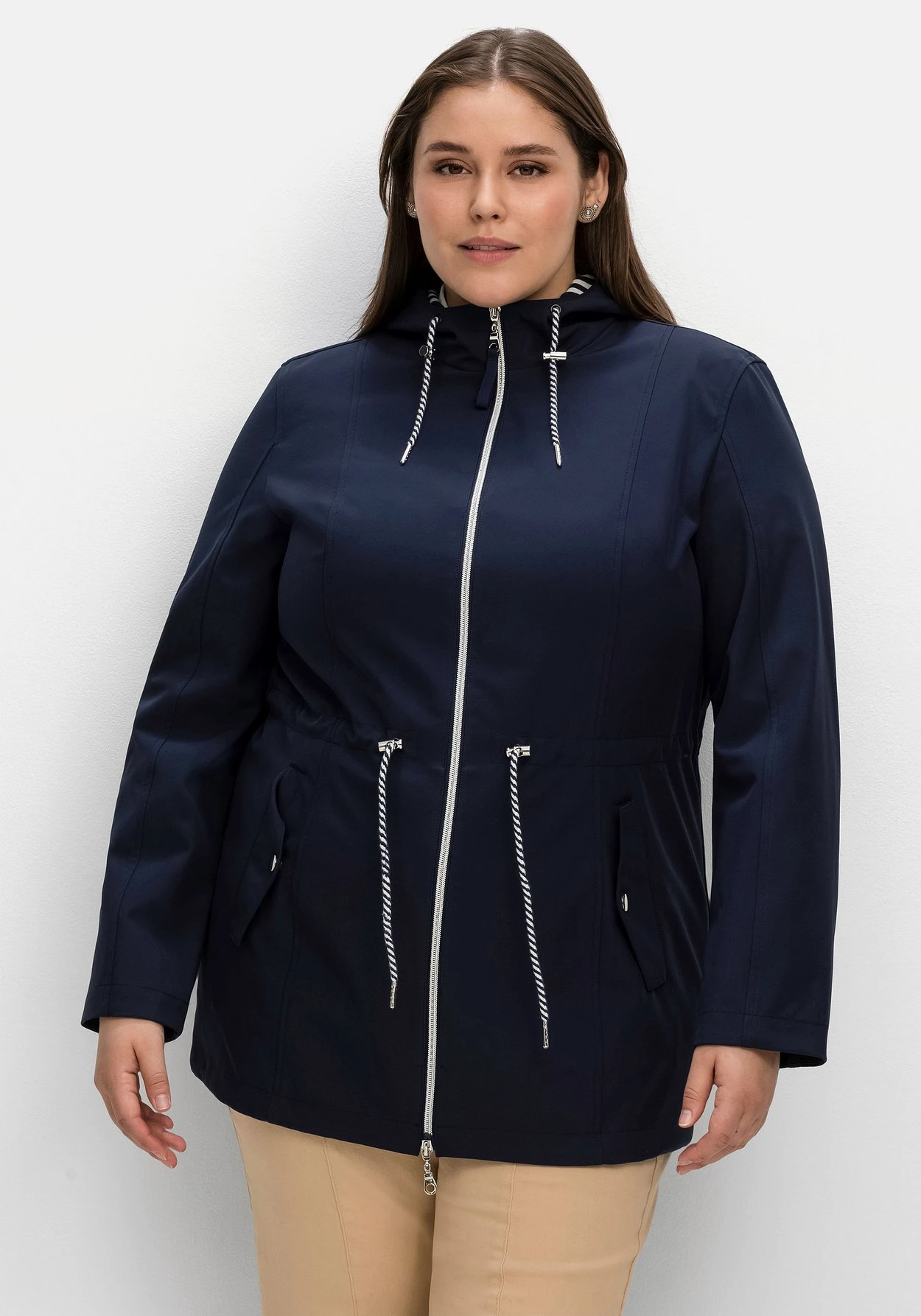 Sheego Softshell-Parka Mit Gestreifter Innenseite – Bild 5