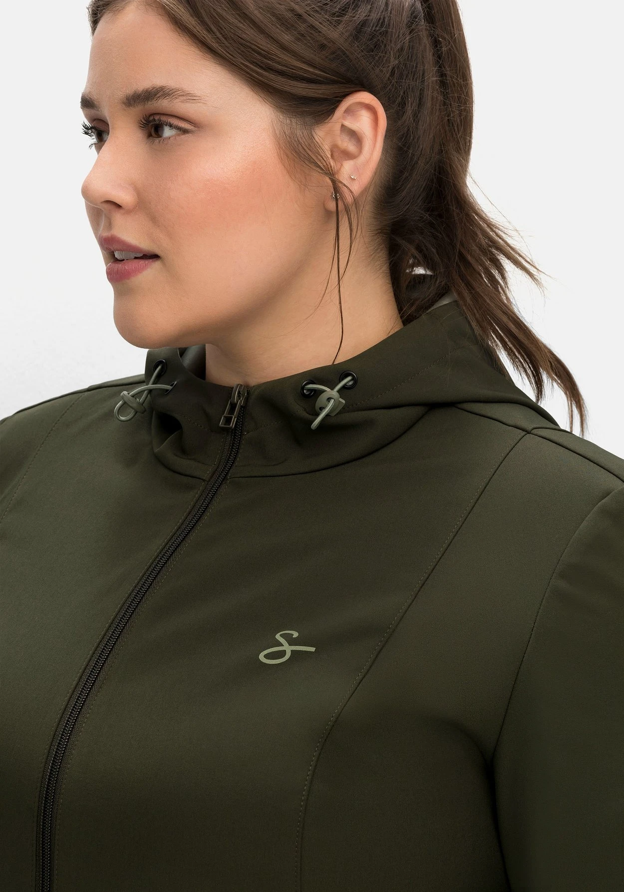 Sheego Softshelljacke Mit Kapuze Und Kontrastdetails – Bild 6