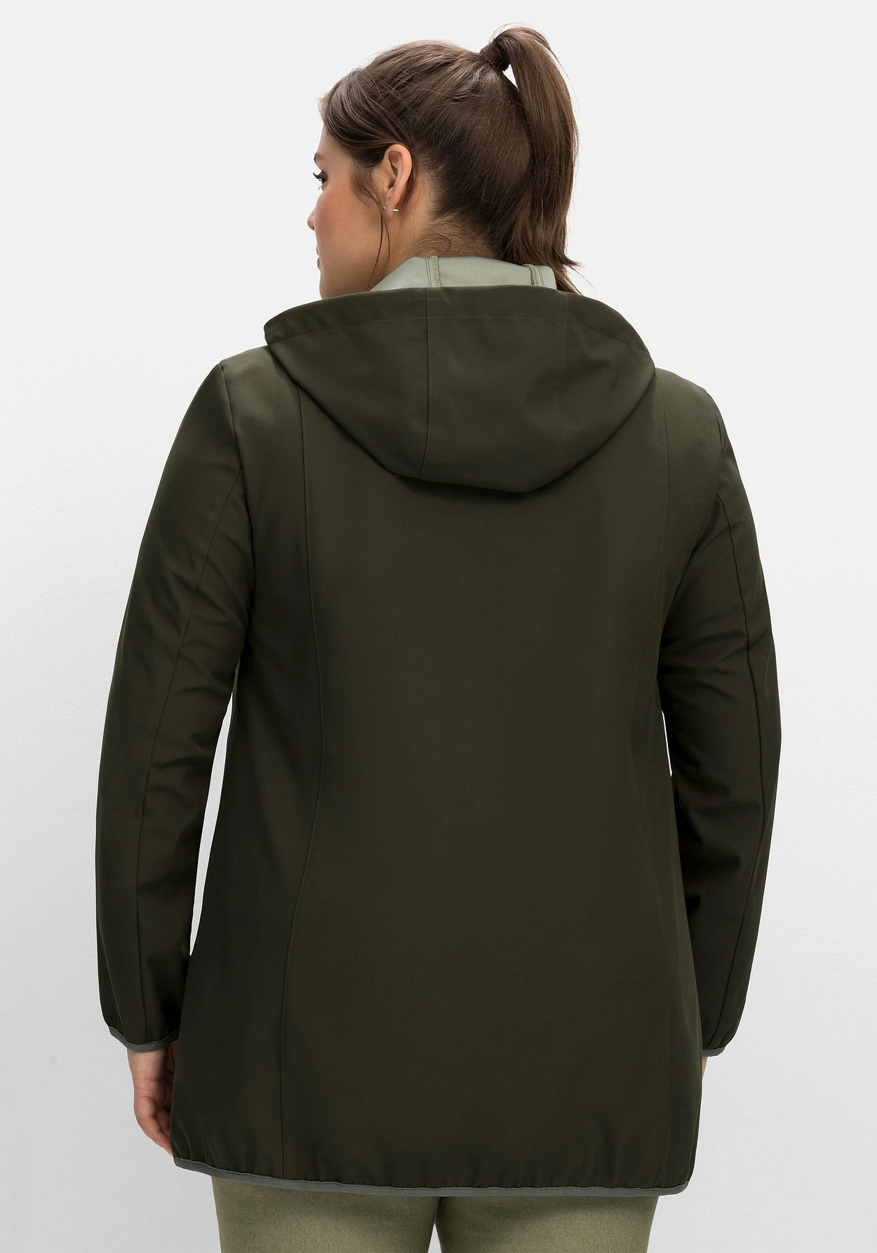 Sheego Softshelljacke Mit Kapuze Und Kontrastdetails – Bild 2