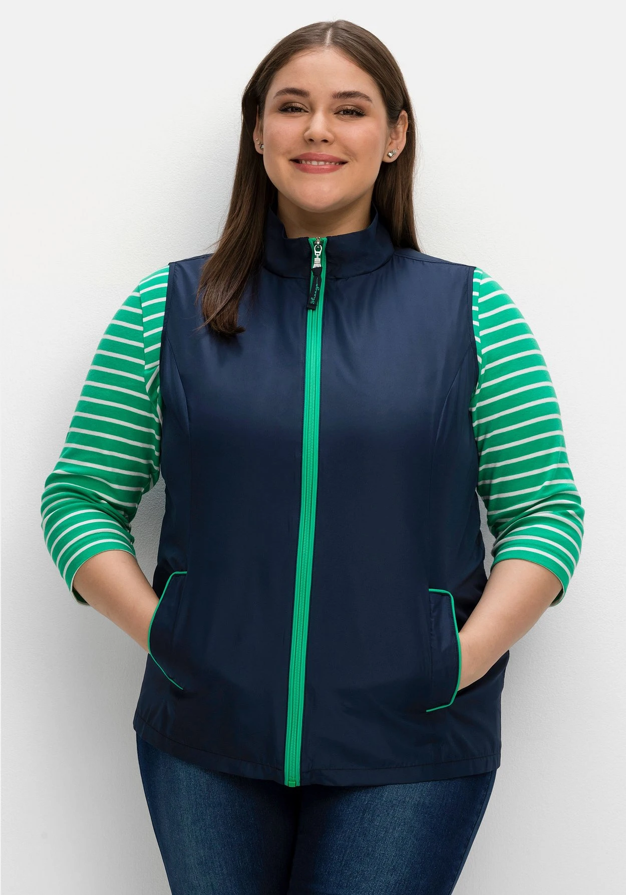 Sheego Weste Mit Stehkragen Und Kontrastdetails – Bild 6