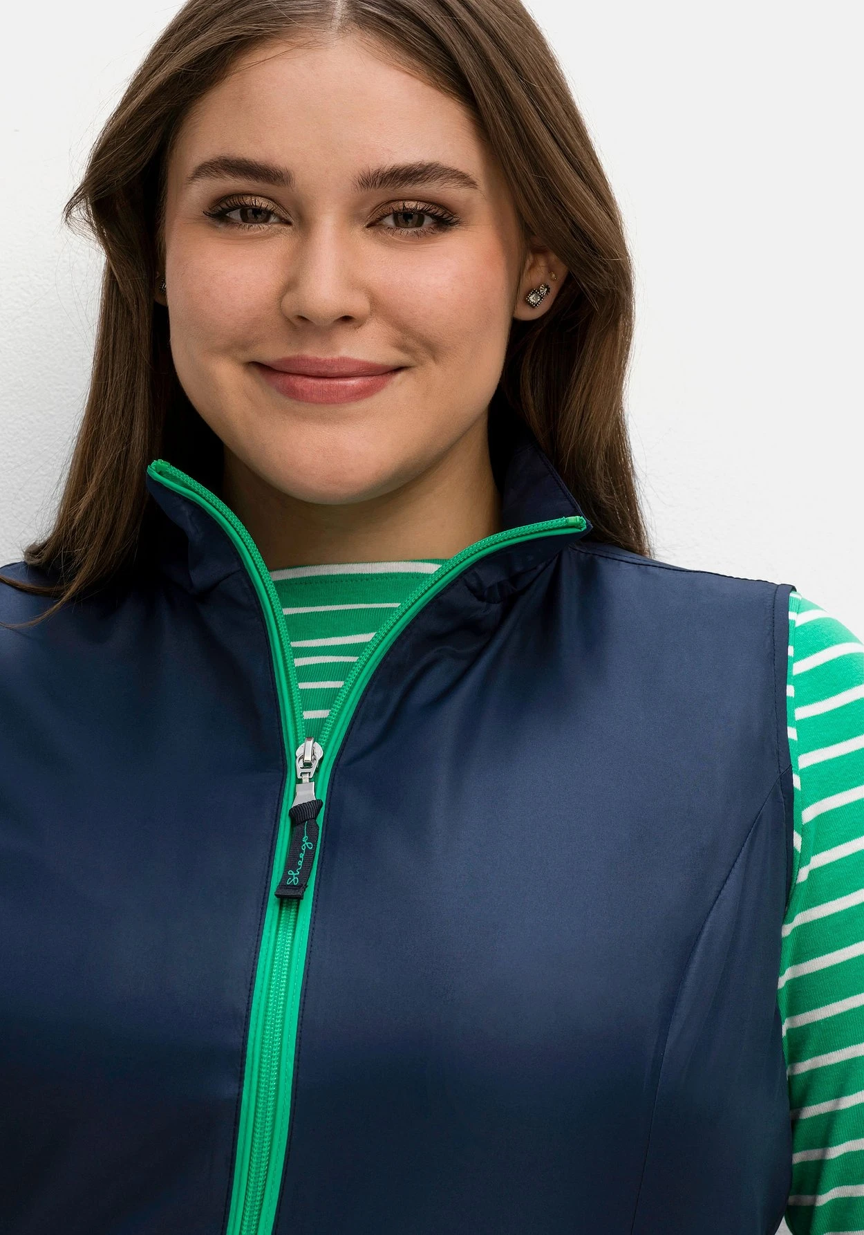 Sheego Weste Mit Stehkragen Und Kontrastdetails – Bild 5