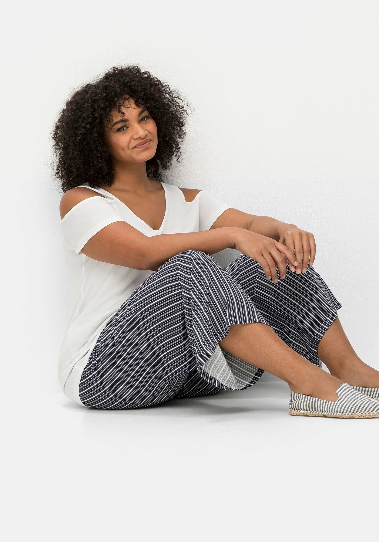 Sheego Gestreifte Strandhose Mit Weitem Bein – Bild 7