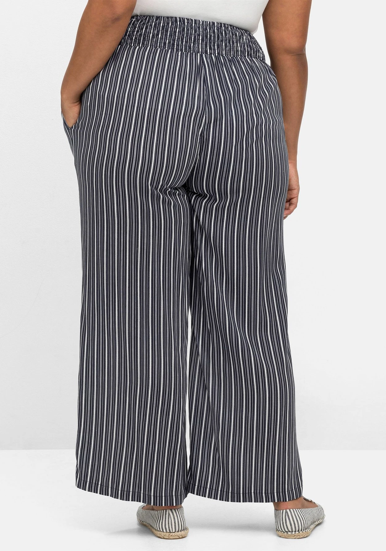 Sheego Gestreifte Strandhose Mit Weitem Bein – Bild 3