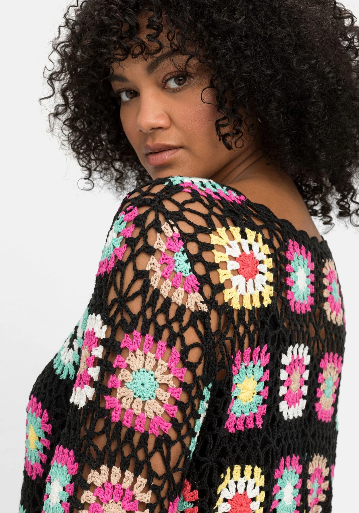 Handgearbeiteter Häkelpullover Im Crochet-Muster – Bild 5