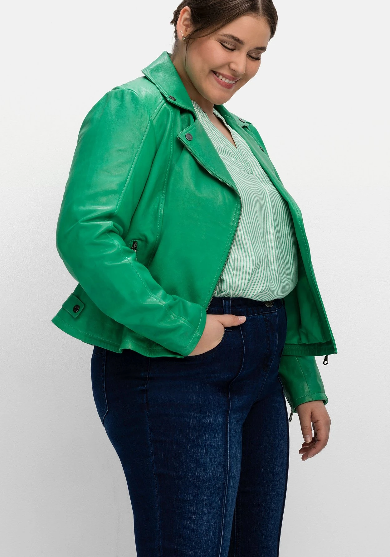 Sheego Kurze Lederjacke Aus Lammnappa, Im Biker-Stil – Bild 5