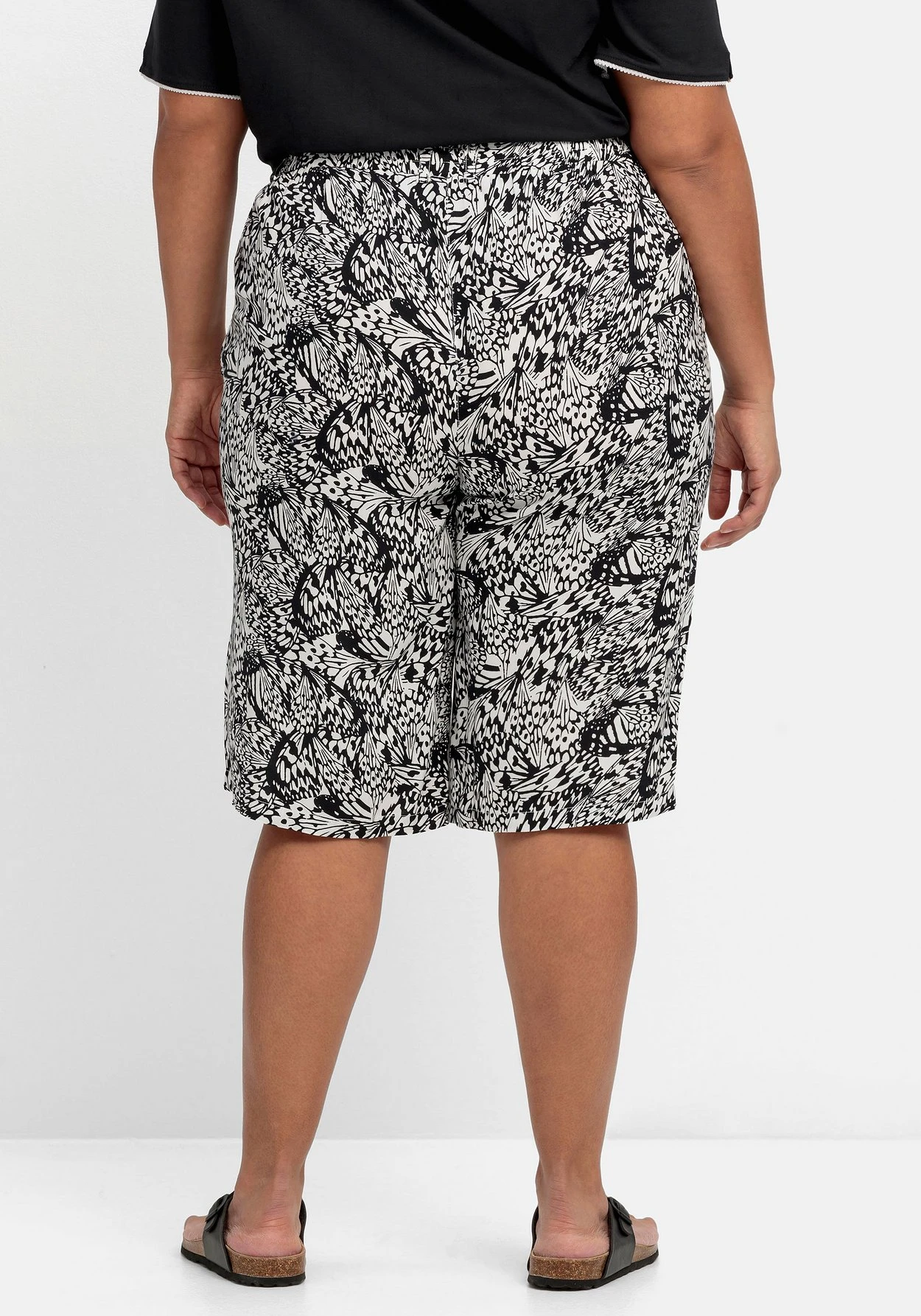 Sheego Weite Bermudas Mit Gummibund – Bild 5