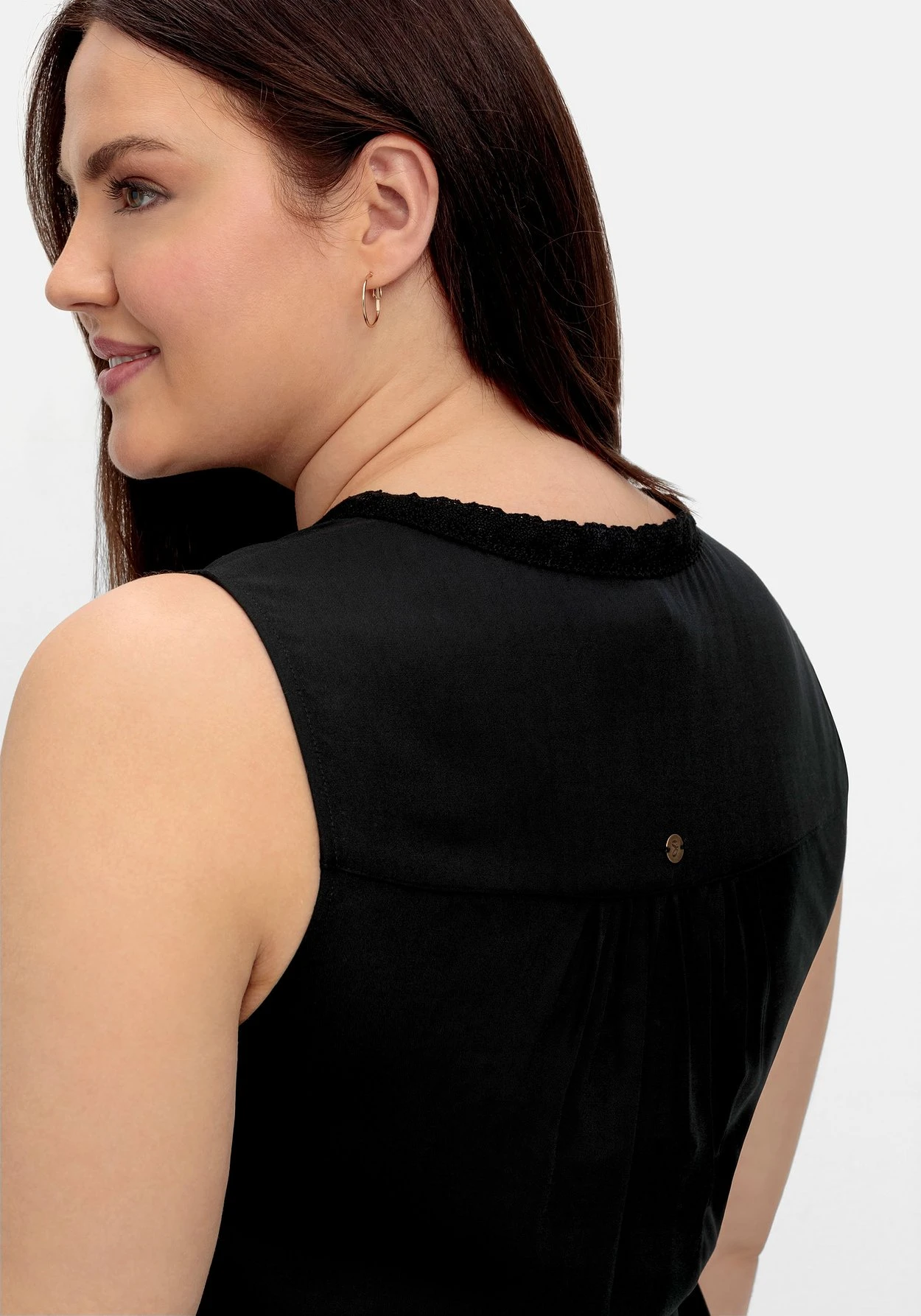 Sheego Top Mit V-Ausschnitt Und Häkelspitze – Bild 5