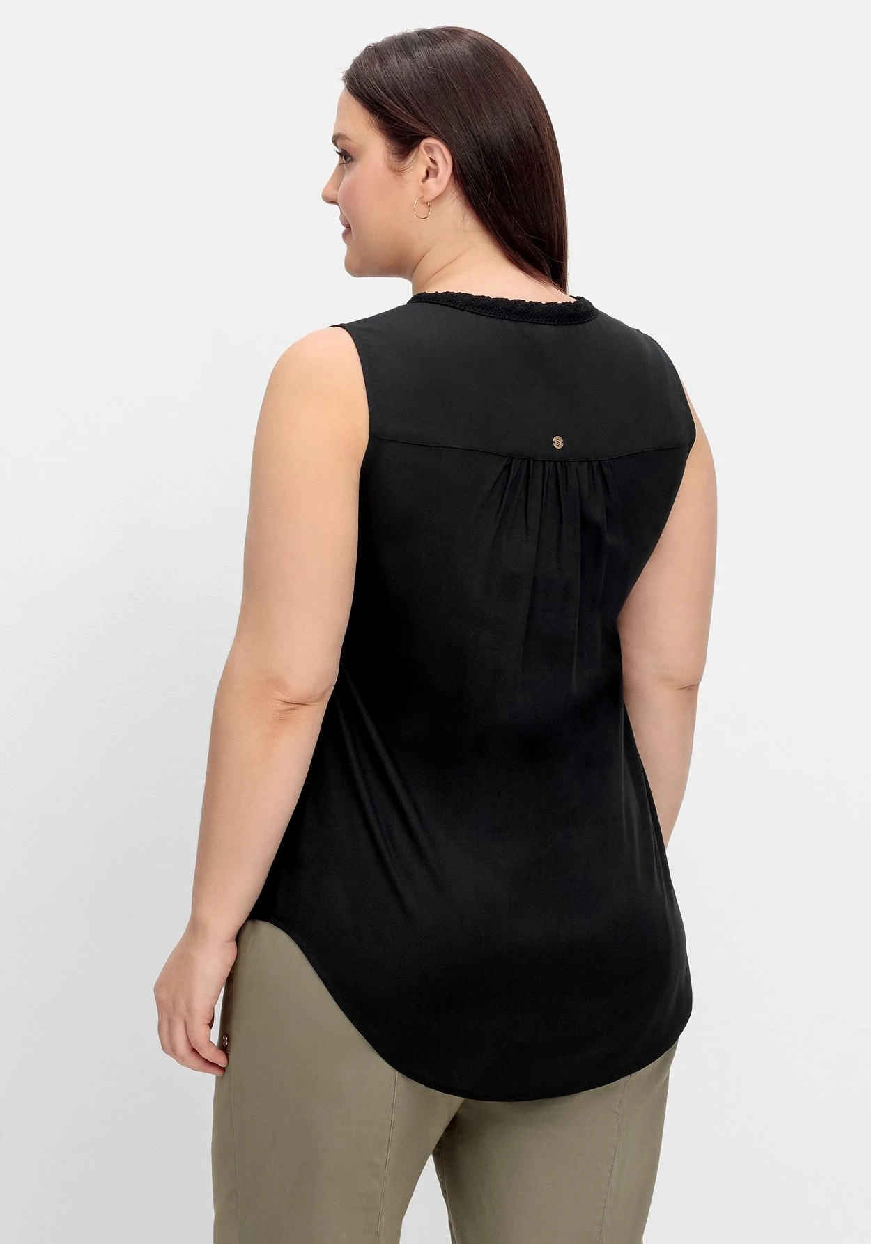 Sheego Top Mit V-Ausschnitt Und Häkelspitze – Bild 2