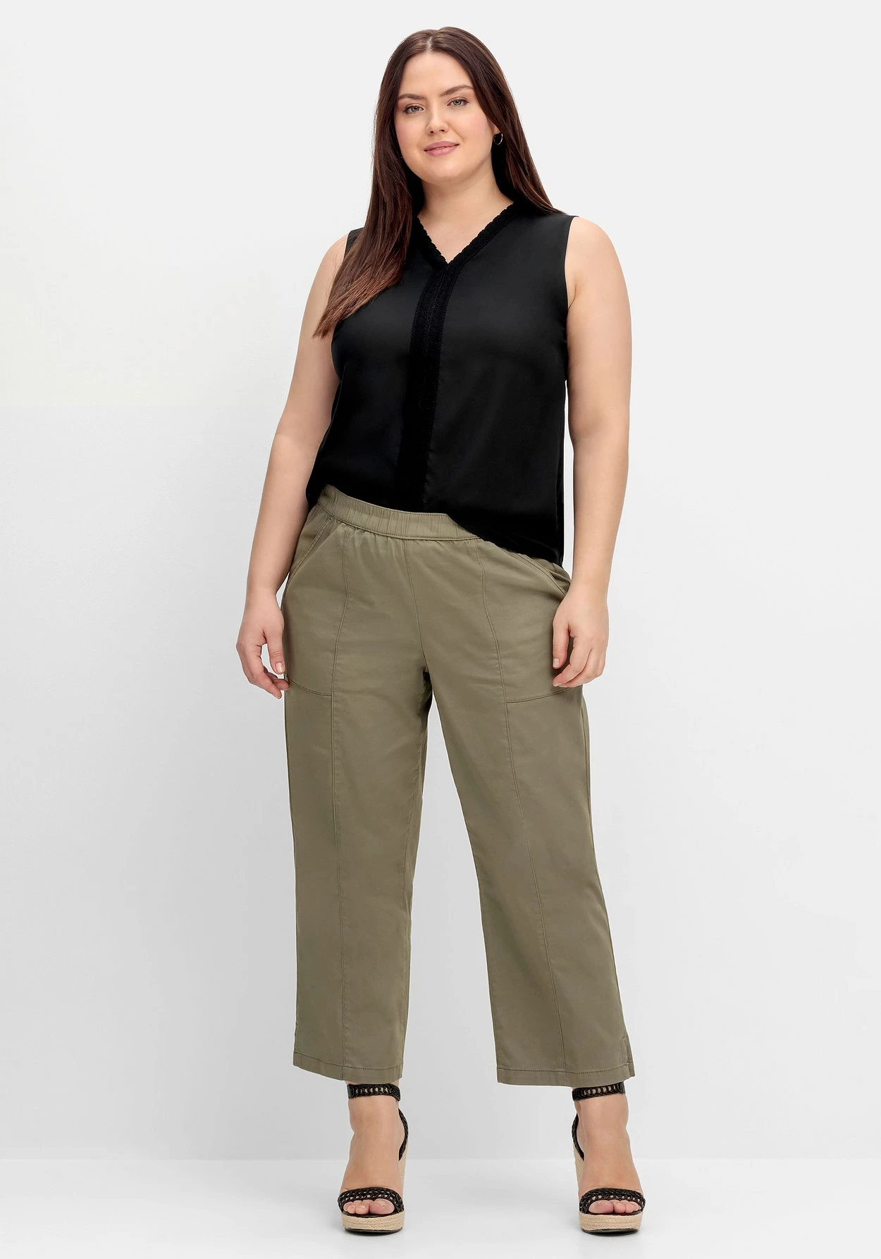 Sheego Top Mit V-Ausschnitt Und Häkelspitze – Bild 4