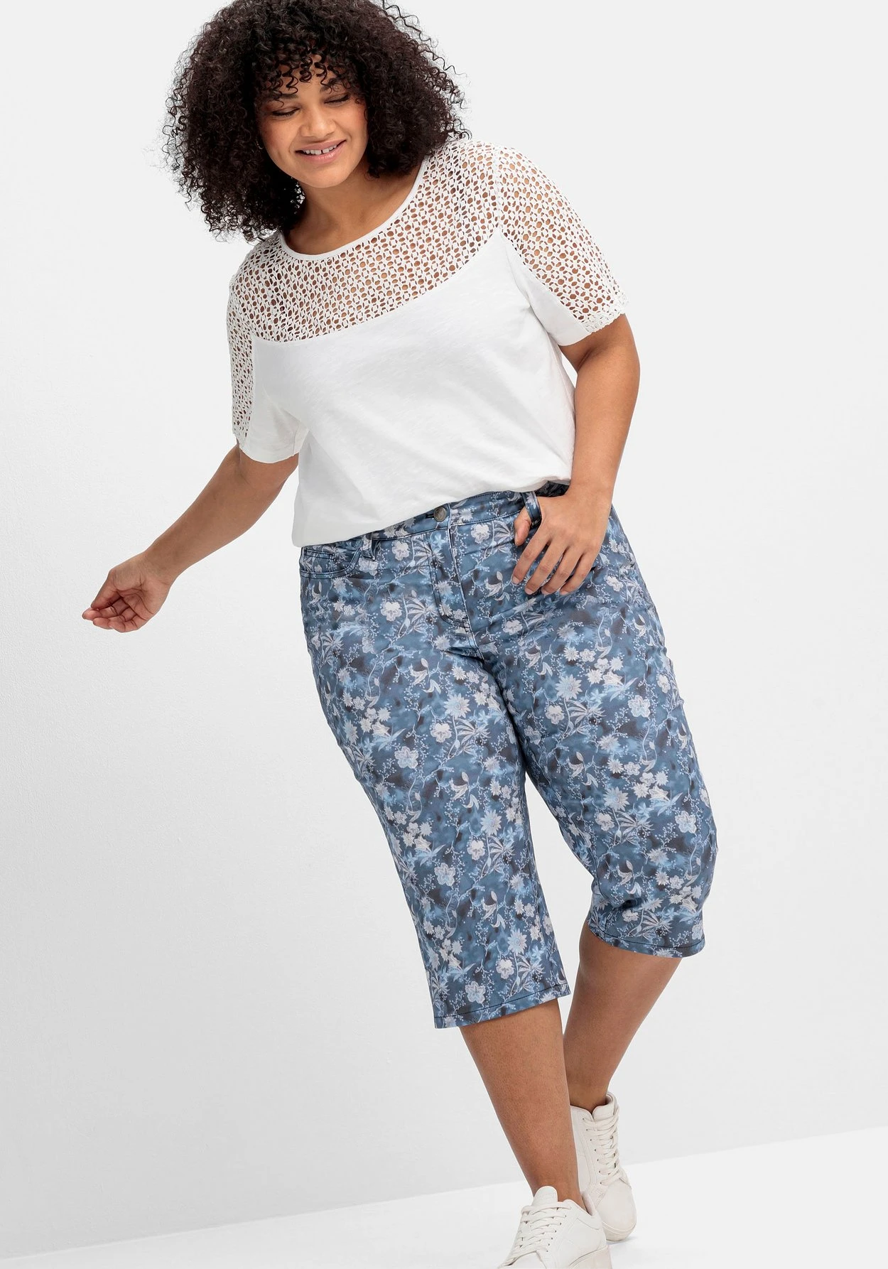 Sheego Caprihose Mit Floralem Alloverdruck