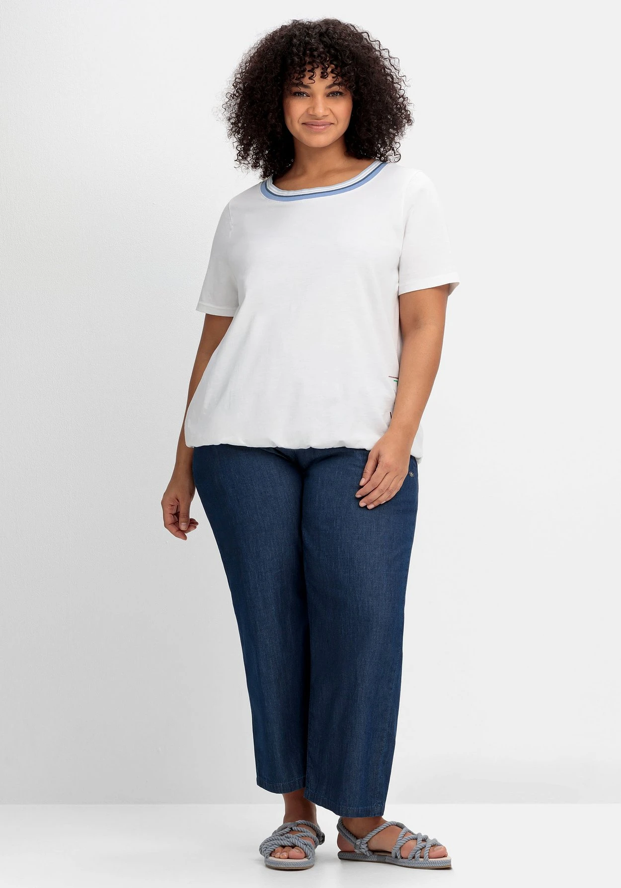 Sheego Shirt Mit Gestreifter Rippblende Und Gummizugbund – Bild 4