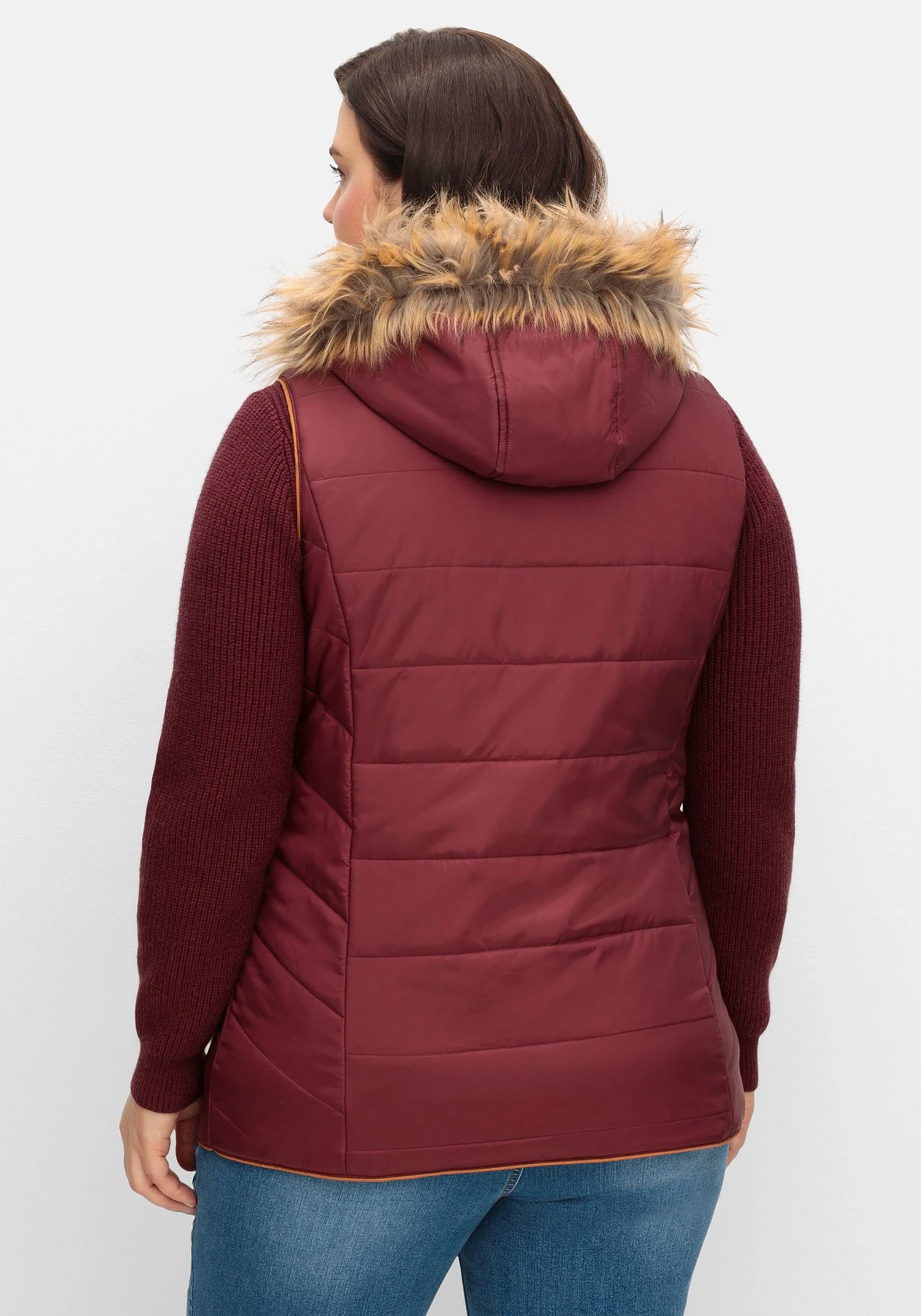 Sheego Steppweste Mit Abnehmbarer Fellimitat-Kapuze – Bild 2