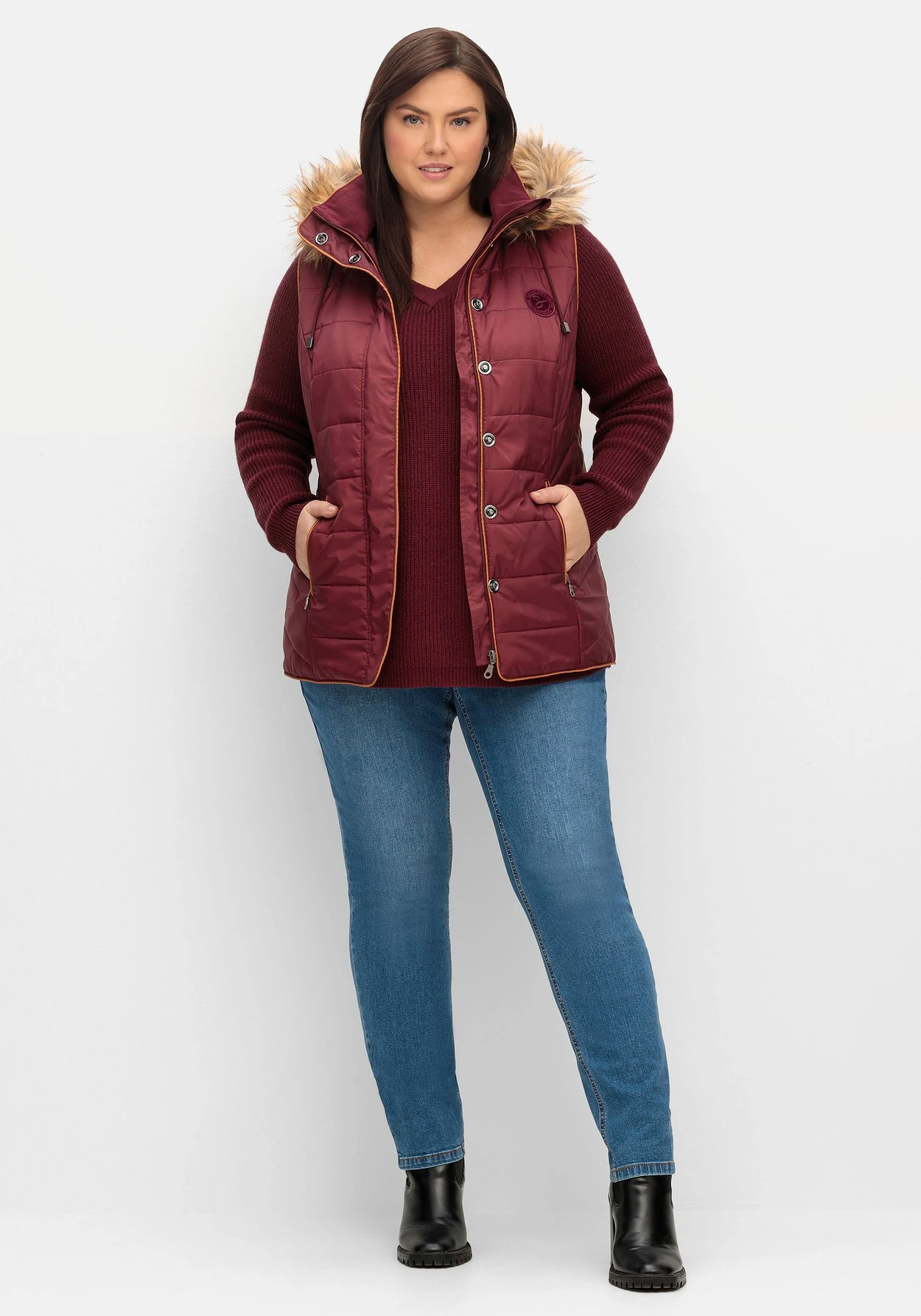 Sheego Steppweste Mit Abnehmbarer Fellimitat-Kapuze – Bild 4