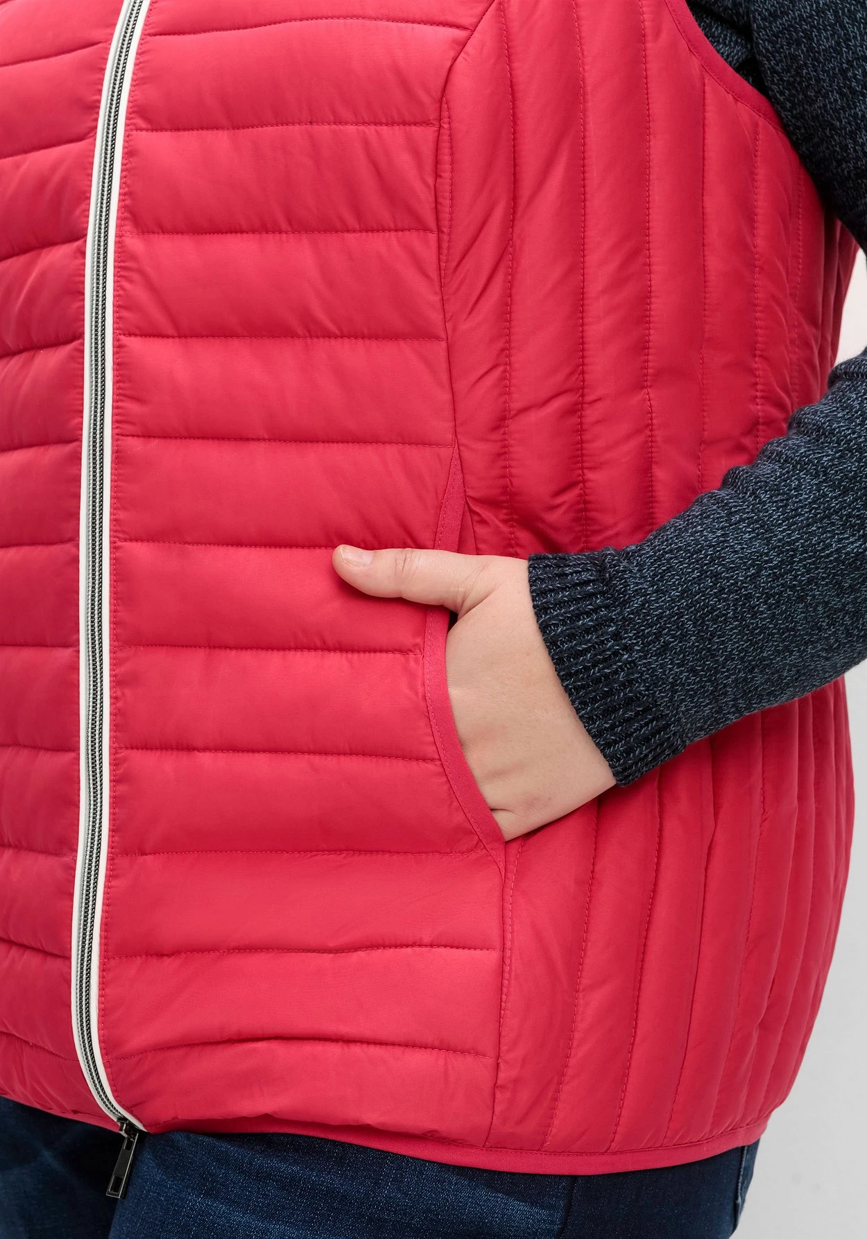 Sheego Leicht Wattierte Steppweste Mit 2-Wege-Zipper – Bild 5