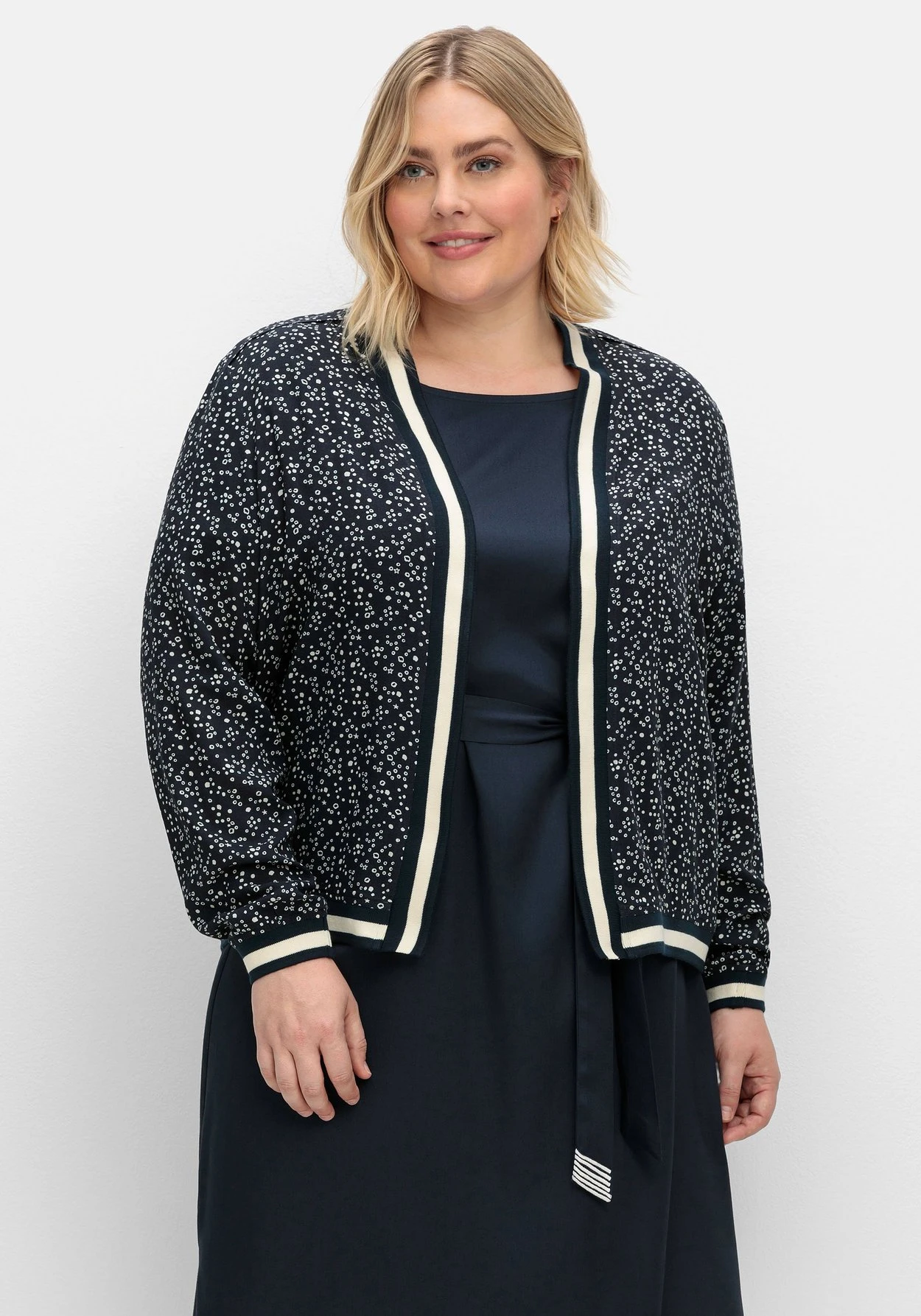 Sheego Verschlusslose Blousonjacke Mit Minimalprint