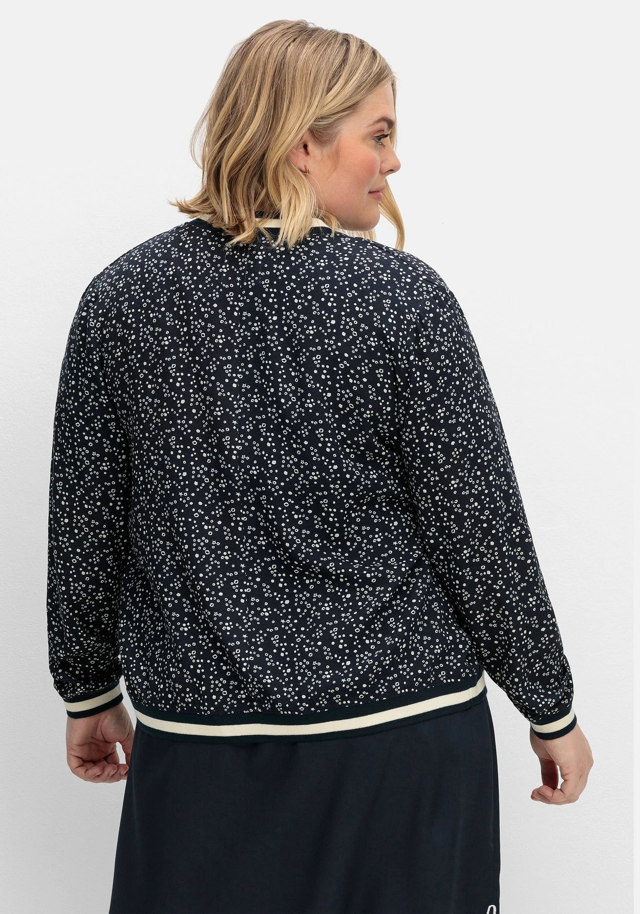 Sheego Verschlusslose Blousonjacke Mit Minimalprint – Bild 2