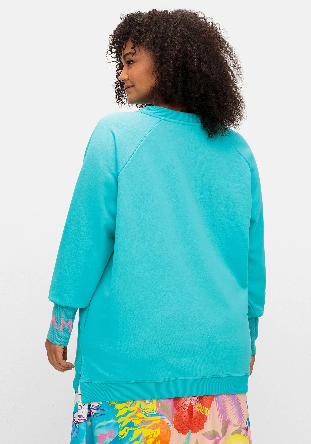 Sweatshirt Mit Glitzer-Frontdruck Und V-Ausschnitt – Bild 2